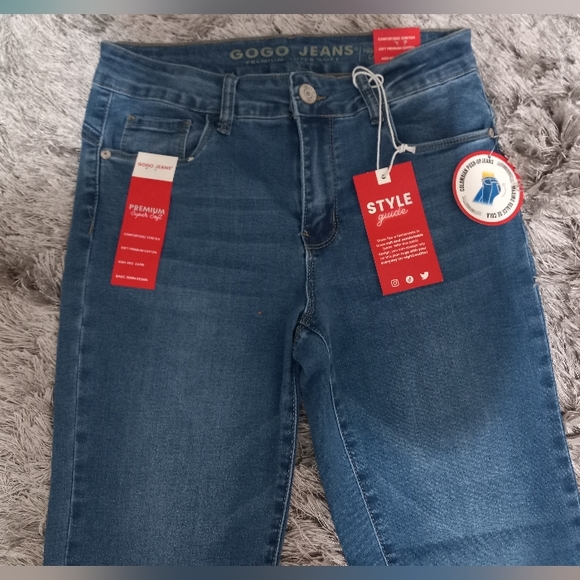 Gogo High Rise Capri Jeans - Picture 5 of 5